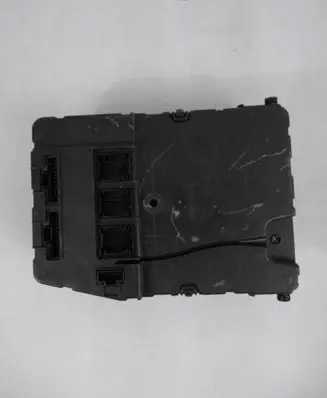 Renault Scenic I Relay mounting block 8200306434