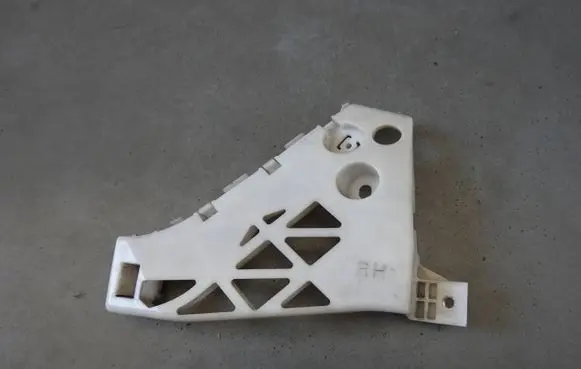Mazda 5 Front bumper mounting bracket C235500
