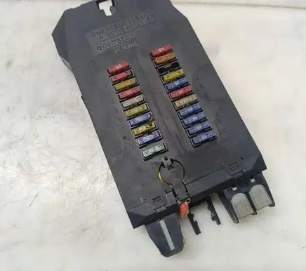 Mercedes-Benz Sprinter W901 W902 W903 W904 Fuse module A9015400150 21112005 0473501
