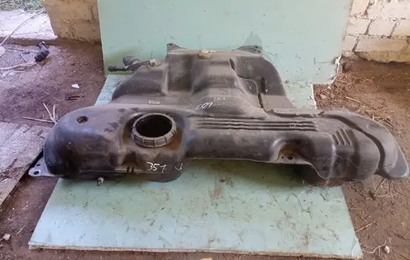 Renault Megane III Fuel tank 8200784324 8200784330 8200907535