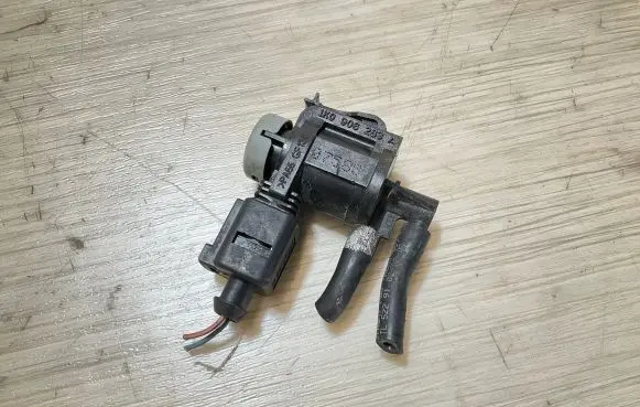 Audi A5 8T 8F Turbo solenoid valve 1K0906283A 8758C