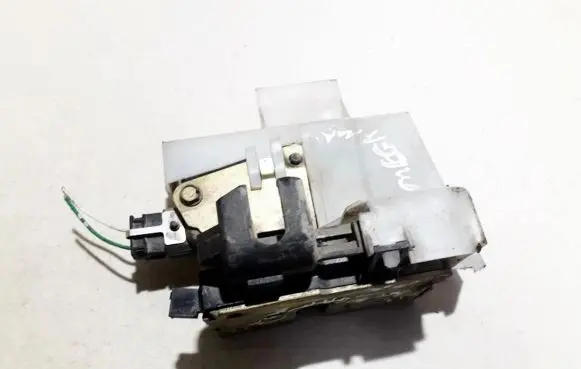 Renault Megane I Front door lock