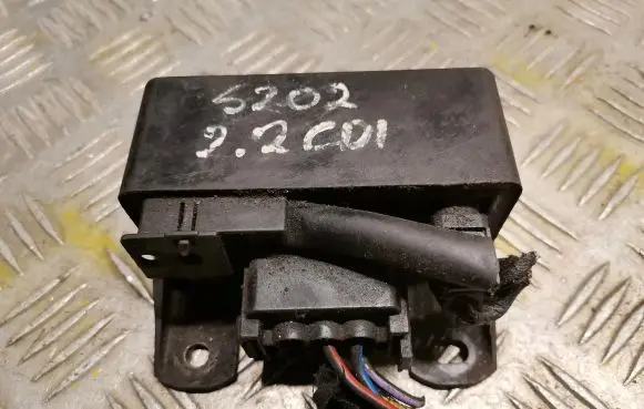 Mercedes-Benz C W202 Glow plug pre-heat relay