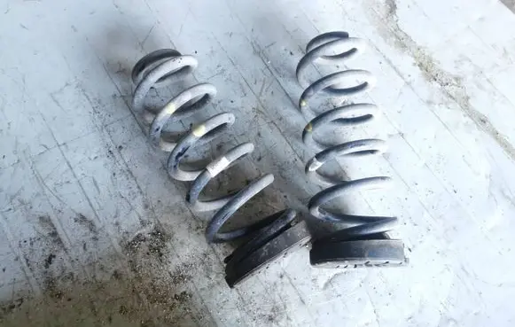 KIA Sportage Rear coil spring 55350F1GE0