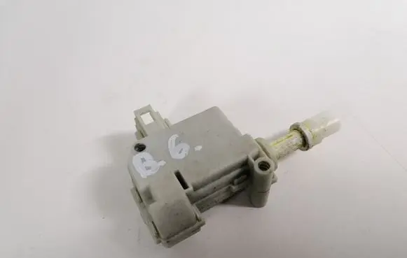 Volkswagen PASSAT B6 Central locking motor 3C0810773A