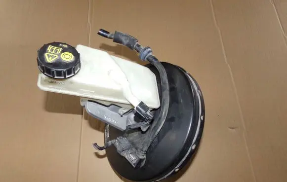 Volvo V50 Brake booster 31329358