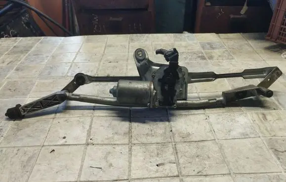 Volvo S60 Front wiper linkage and motor 430104001 8624239 404606