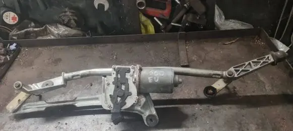 Volvo V70 Front wiper linkage and motor 8624239