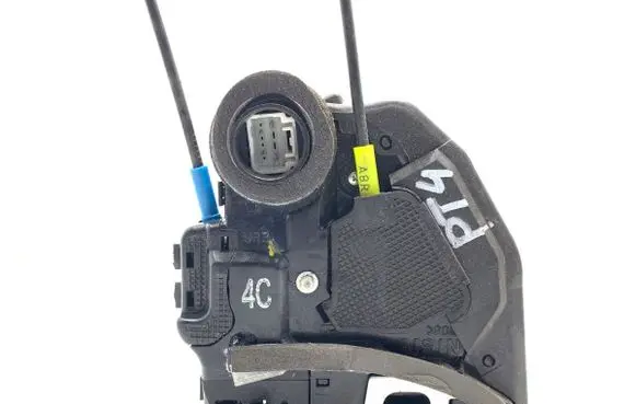Toyota Auris E180 Rear door lock 