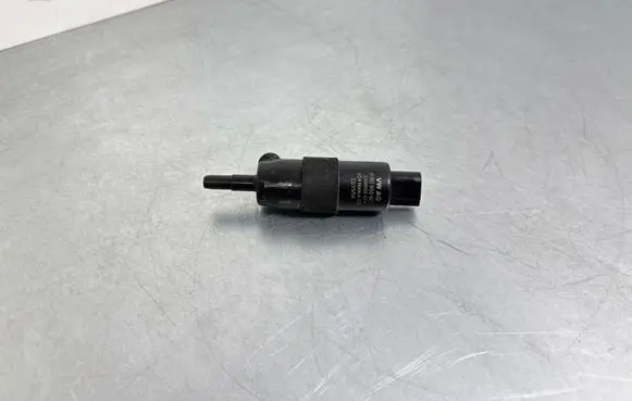 Audi Q7 4M Headlight washer pump 6R0955681