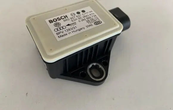 Audi A4 S4 B8 8K ESP acceleration yaw rate sensor 8K0907637C