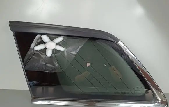 Jeep Grand Cherokee Rear side window 43R000265 E000251