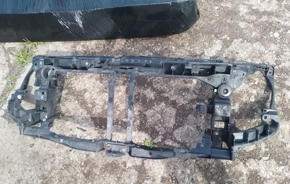 Renault Master III Radiator support slam panel