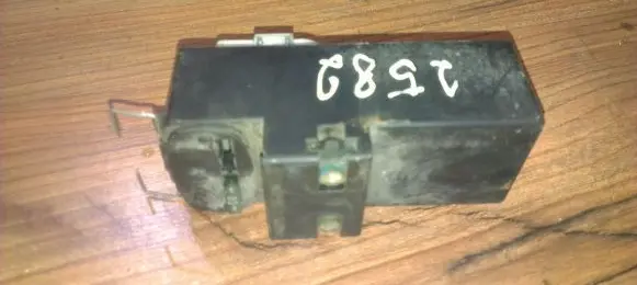 Volkswagen Golf III Coolant fan relay 357919506d 898722000