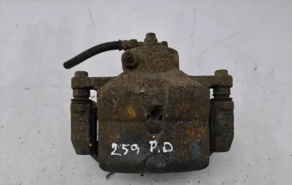 Hyundai i30 Front brake caliper