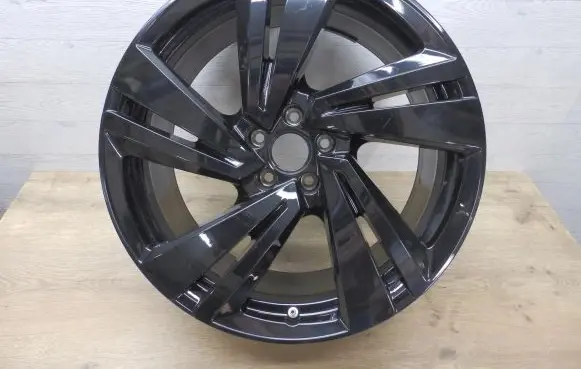 Volkswagen Touareg III R20 alloy rim 