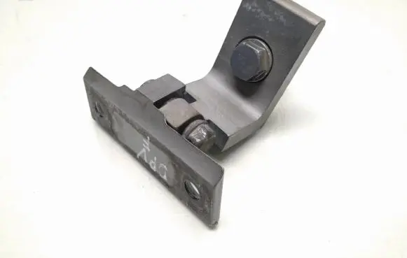 BMW 5 E60 E61 Front door upper hinge 7068074