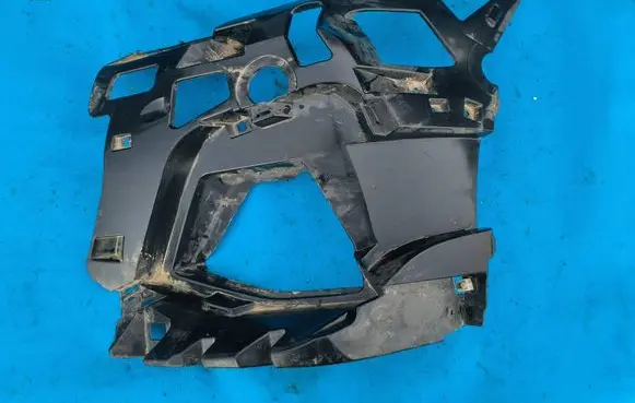 BMW 2 F44 Front bumper mounting bracket 8075515