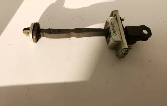 Buick Encore I Front door check strap stopper