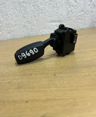 BMW 5 E60 E61 Cruise control switch 695135202 D9690