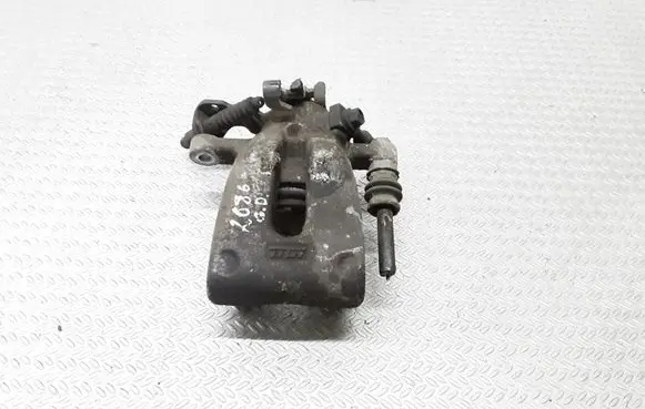 Opel Zafira B Rear brake caliper