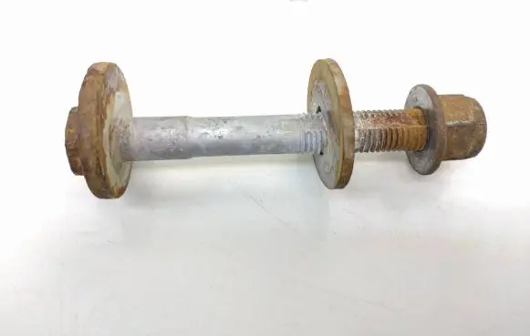 Volkswagen PASSAT B7 Rear suspension camber bolt 