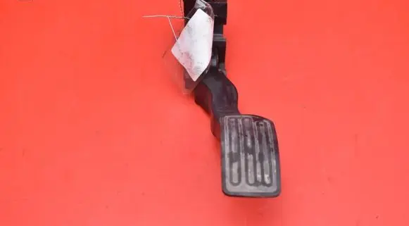 Nissan Micra Accelerator throttle pedal 18002-1HM0A