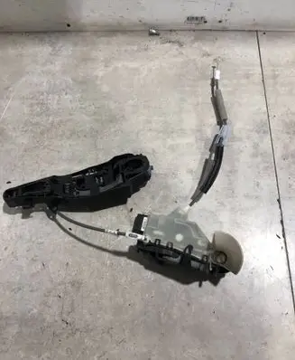 Peugeot 2008 II Front door lock 16943658 9686433780
