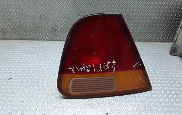 Mitsubishi Carisma Tailgate rear/tail lights