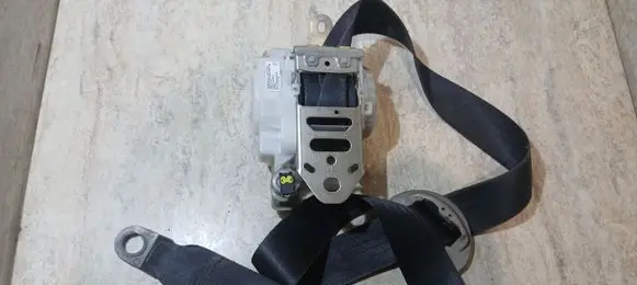 Toyota Avensis T270 Front seatbelt J090301