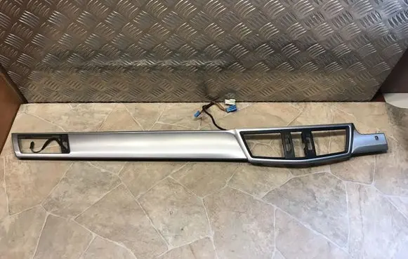 Dashboard glove box trim