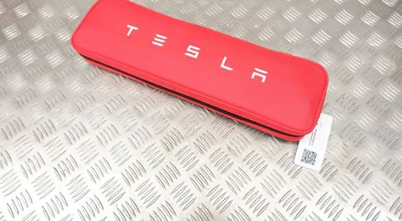 Tesla Model Y First aid kit P147507600D