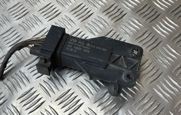 Coolant fan relay
