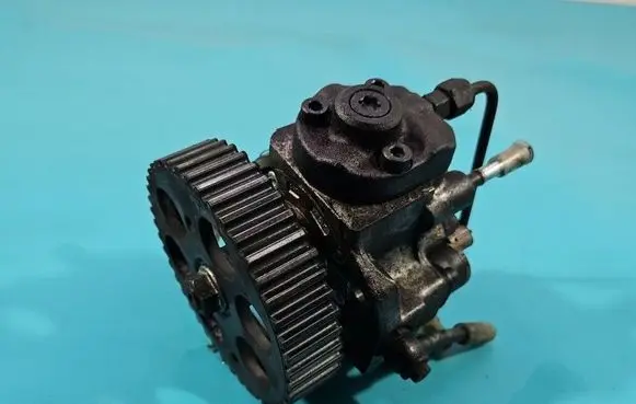 Opel Zafira B Fuel injection high pressure pump 8981030281 IMPRK1592131