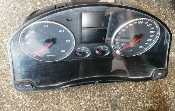 Volkswagen Golf V Speedometer (instrument cluster) 1K0920853B