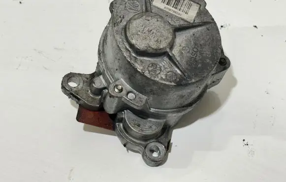 Renault Koleos I Vacuum pump 8200796080