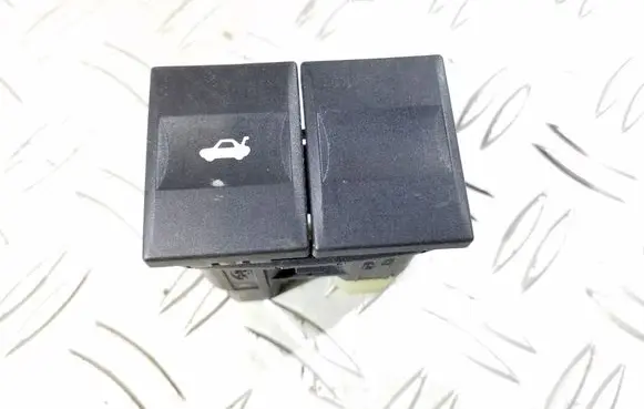 Ford Mondeo Mk III Tailgate opening switch 1S7T19B514AA D3L0A