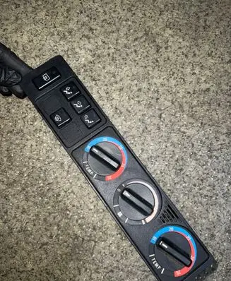 BMW 7 E32 Climate control unit 1378763