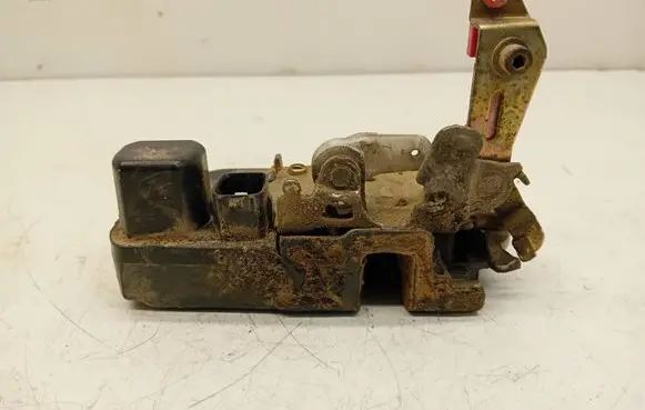 Jeep Cherokee III KJ Loading door lock 