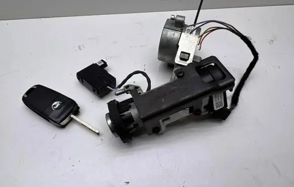 Opel Insignia A Ignition lock 13500549