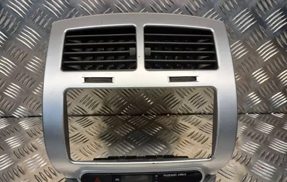 Toyota Urban Cruiser (XP110) Dash center air vent grill 5556412040 5567052040