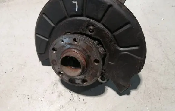 Volkswagen PASSAT B6 Front wheel hub