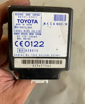 Toyota Yaris Door central lock control unit/module 9457670609896
