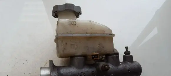 Master brake cylinder