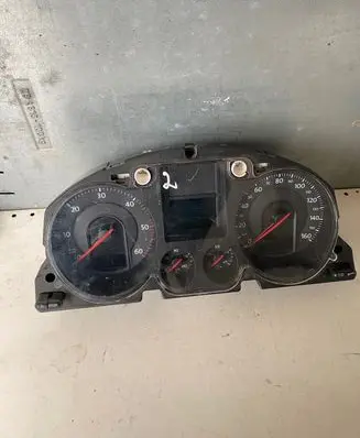 Volkswagen PASSAT B6 Speedometer (instrument cluster) 3C0920960N V00020