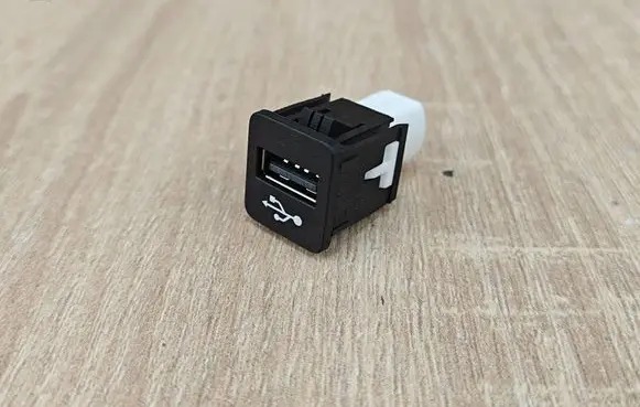 BMW X5 G05 USB socket connector 9229294