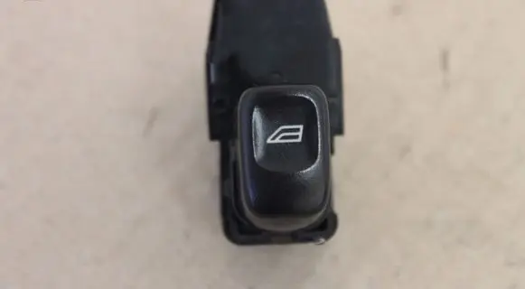 Volvo S60 Electric window control switch 8685288