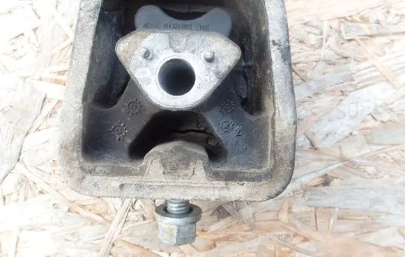 Mercedes-Benz A W168 Engine mount bracket 0140240063 A1682401217
