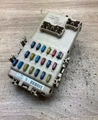 Subaru Forester SF Fuse module JB200400 102290