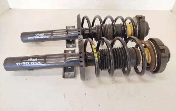 Toyota Corolla Verso E121 Front shock absorber/damper 334835